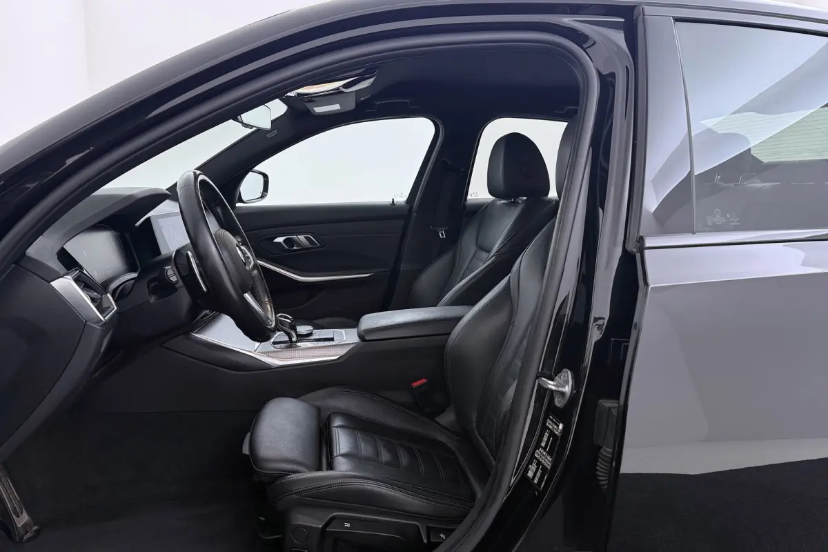 320i High Executive Edition | M-Sport | Org NL | Leer | Sportstoelen | CarPlay | Stoelverwarming | Digital Cockpit |