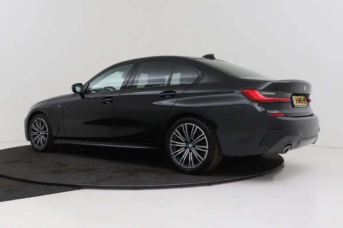 320i High Executive Edition | M-Sport | Org NL | Leer | Sportstoelen | CarPlay | Stoelverwarming | Digital Cockpit |