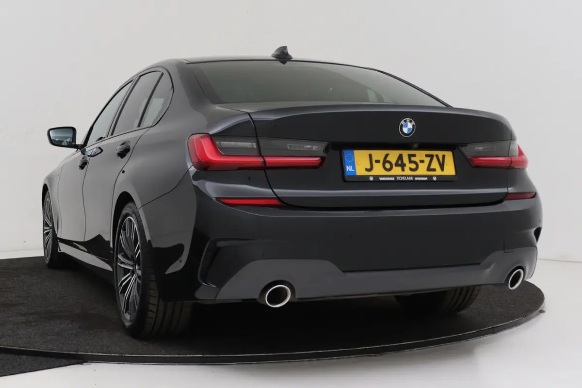 320i High Executive Edition | M-Sport | Org NL | Leer | Sportstoelen | CarPlay | Stoelverwarming | Digital Cockpit |