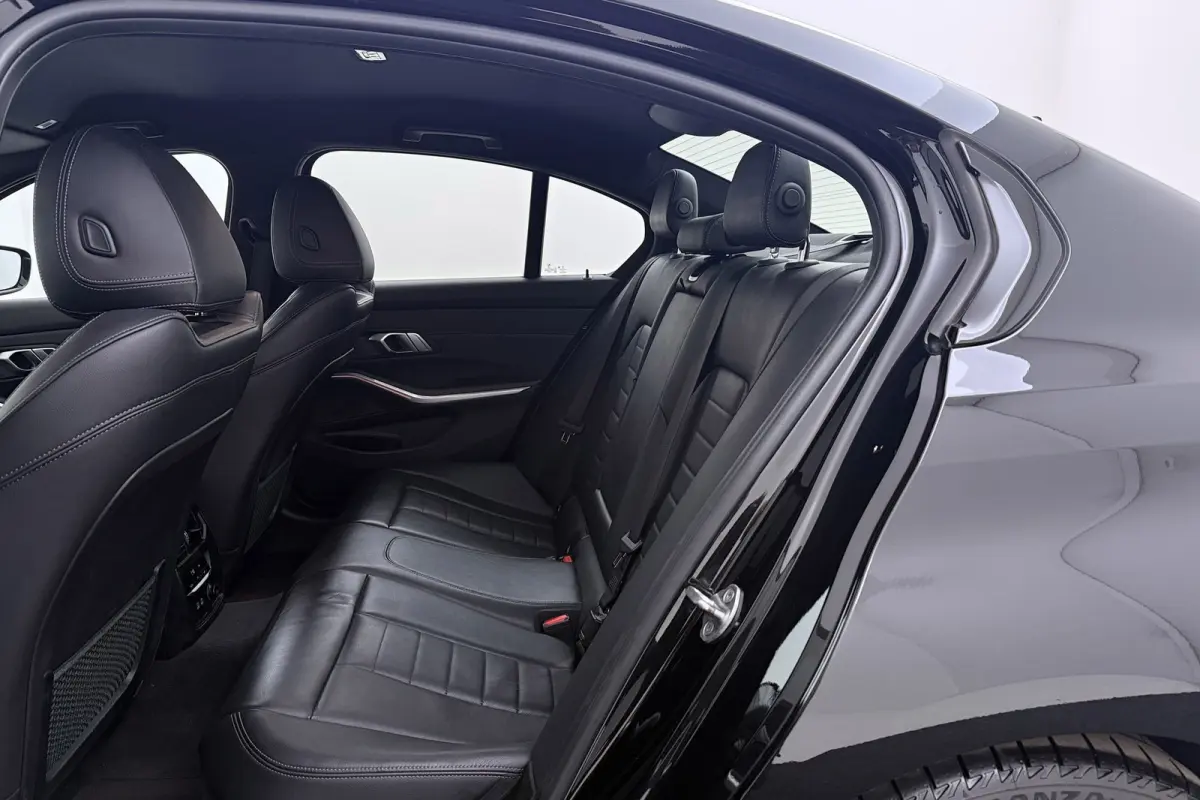 320i High Executive Edition | M-Sport | Org NL | Leer | Sportstoelen | CarPlay | Stoelverwarming | Digital Cockpit |