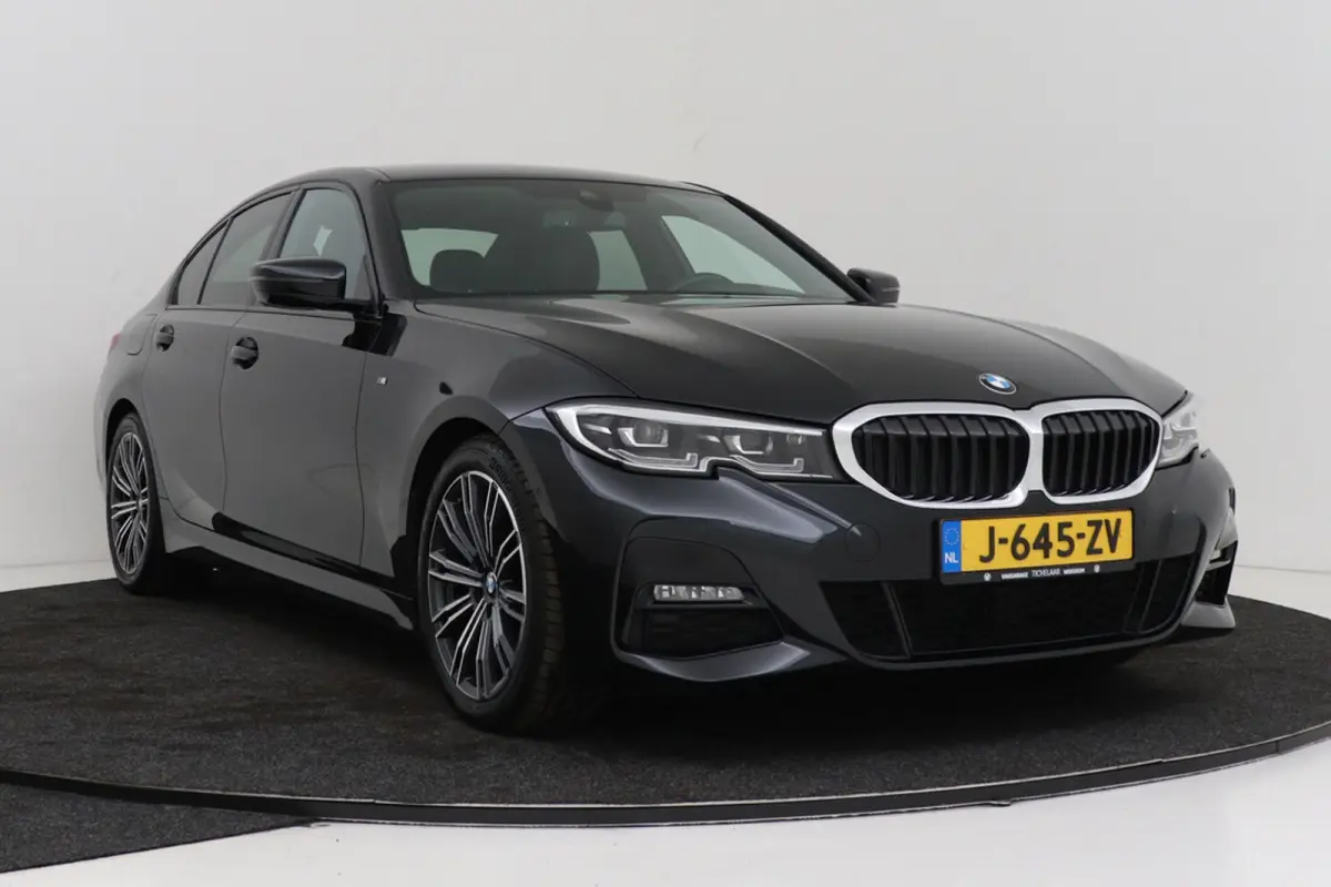 320i High Executive Edition | M-Sport | Org NL | Leer | Sportstoelen | CarPlay | Stoelverwarming | Digital Cockpit |