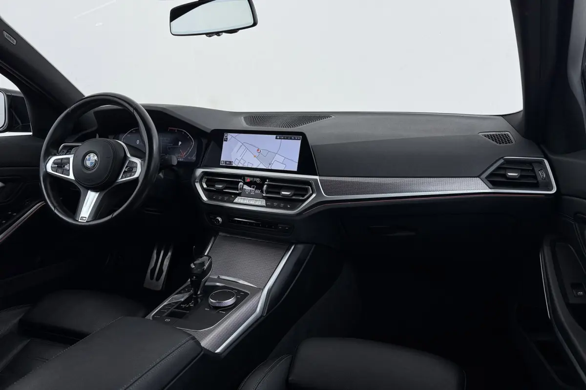 320i High Executive Edition | M-Sport | Org NL | Leer | Sportstoelen | CarPlay | Stoelverwarming | Digital Cockpit |
