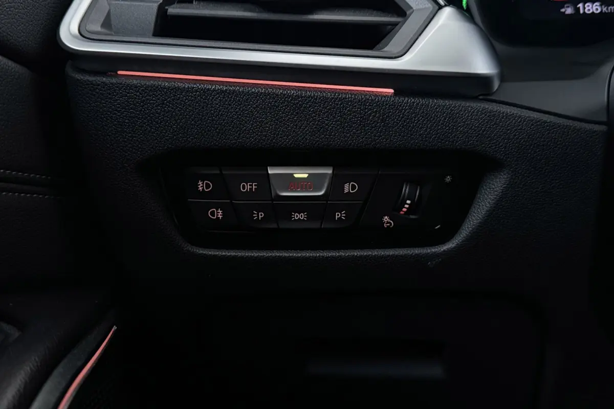 320i High Executive Edition | M-Sport | Org NL | Leer | Sportstoelen | CarPlay | Stoelverwarming | Digital Cockpit |