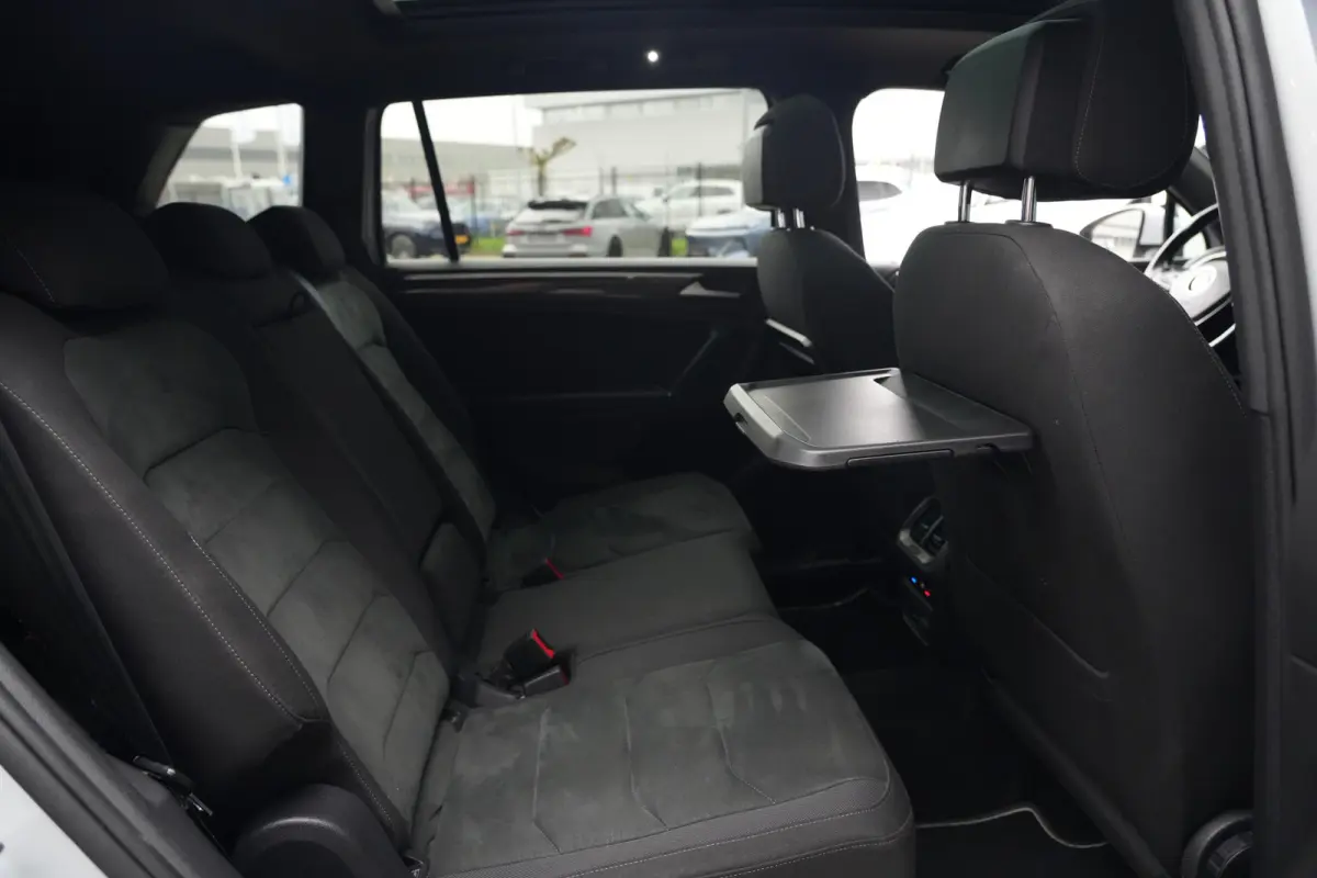 7P 1.5 TSI Highline Business R | 150 PK | Panoramadak | 7-persoons | R-Line | Trekhaak | Camera | ACC | Volkswagen Tiguan Allspace 1.5 TSI Highline Business R met 150 PK, 1.5 liter viercilin