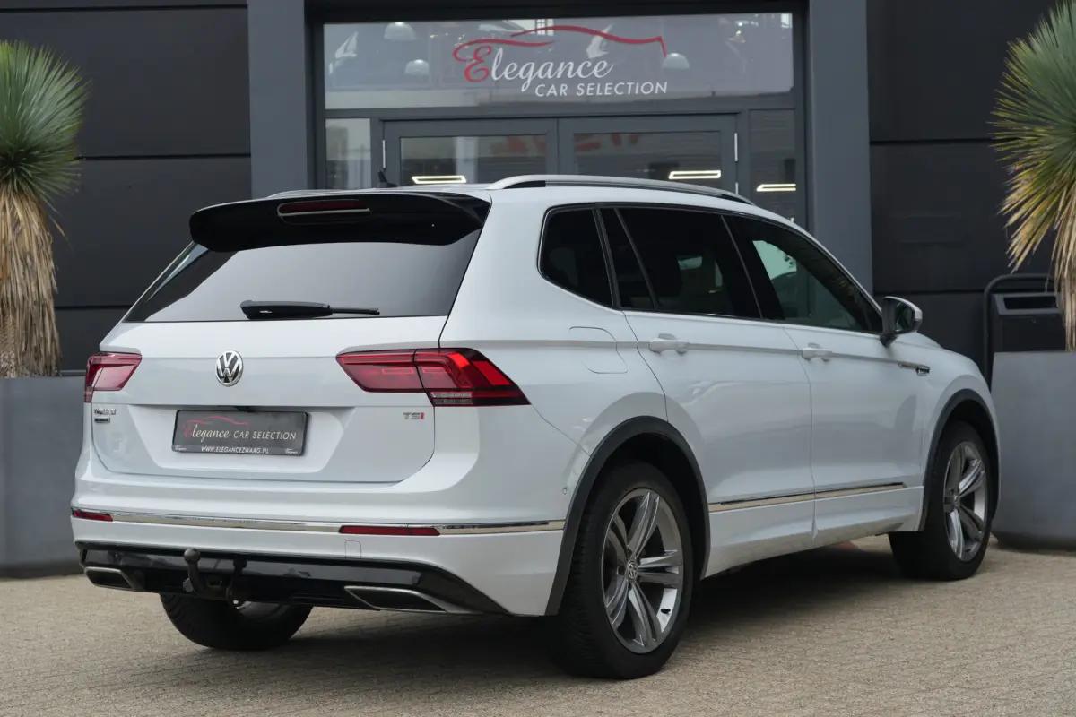 7P 1.5 TSI Highline Business R | 150 PK | Panoramadak | 7-persoons | R-Line | Trekhaak | Camera | ACC | Volkswagen Tiguan Allspace 1.5 TSI Highline Business R met 150 PK, 1.5 liter viercilin