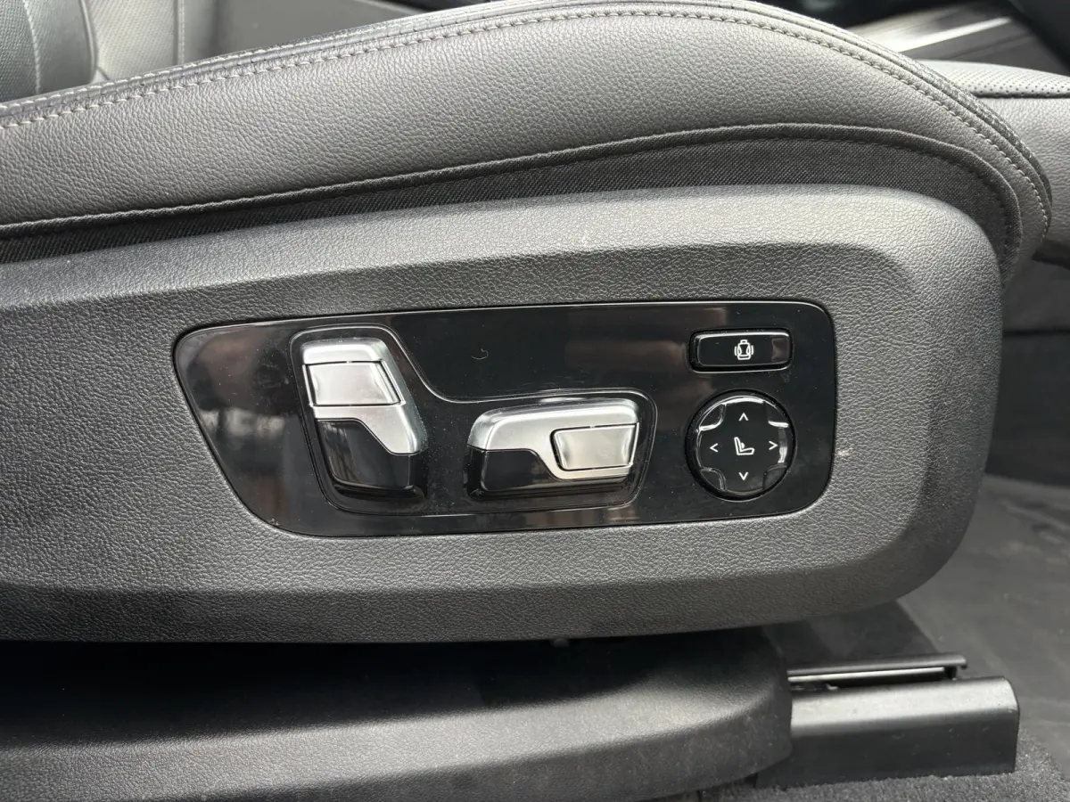 M50D / Leder Trekhaak Grijs kenteken