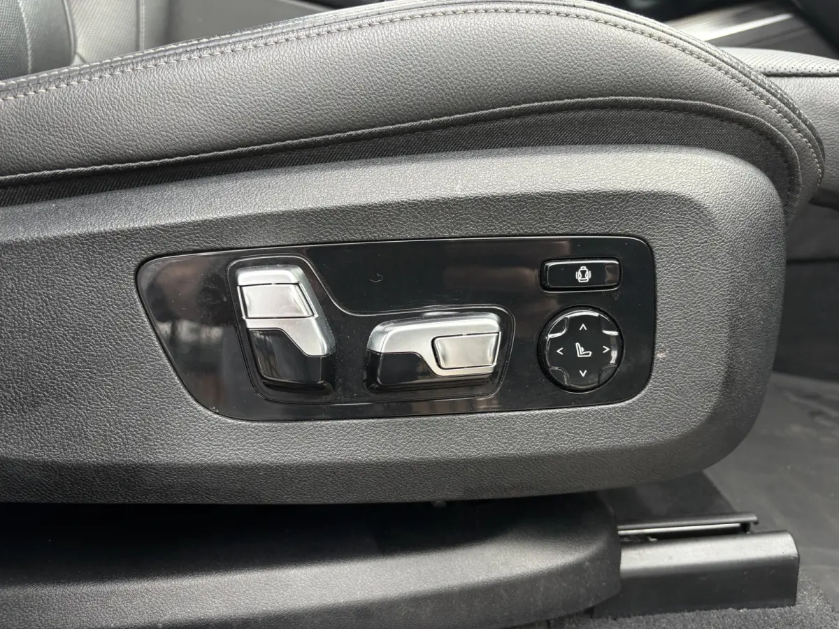 M50D / Leder Trekhaak Grijs kenteken