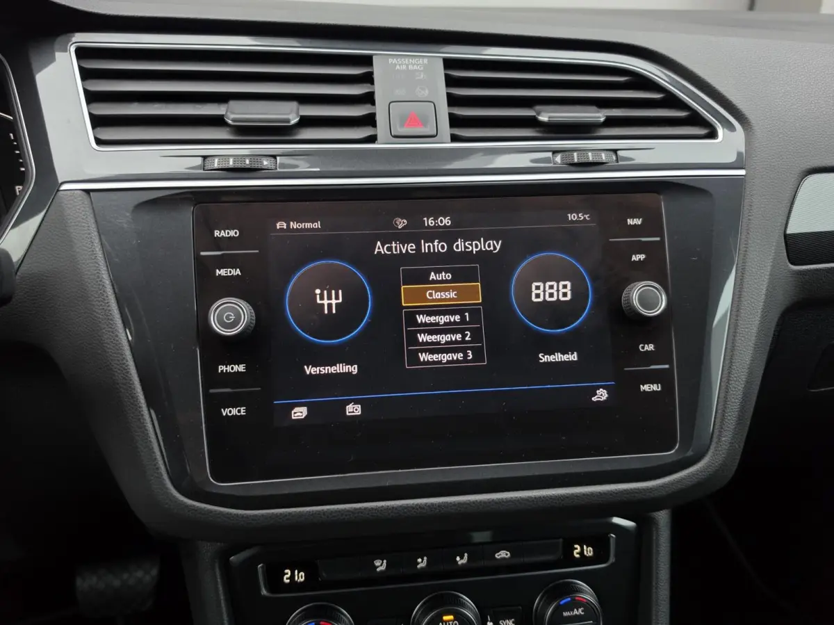 1.5 TSI ACT R-Line/ACC/Trekhaak/Virtual/Led/Carplay/Alcantara/Sport/Camara