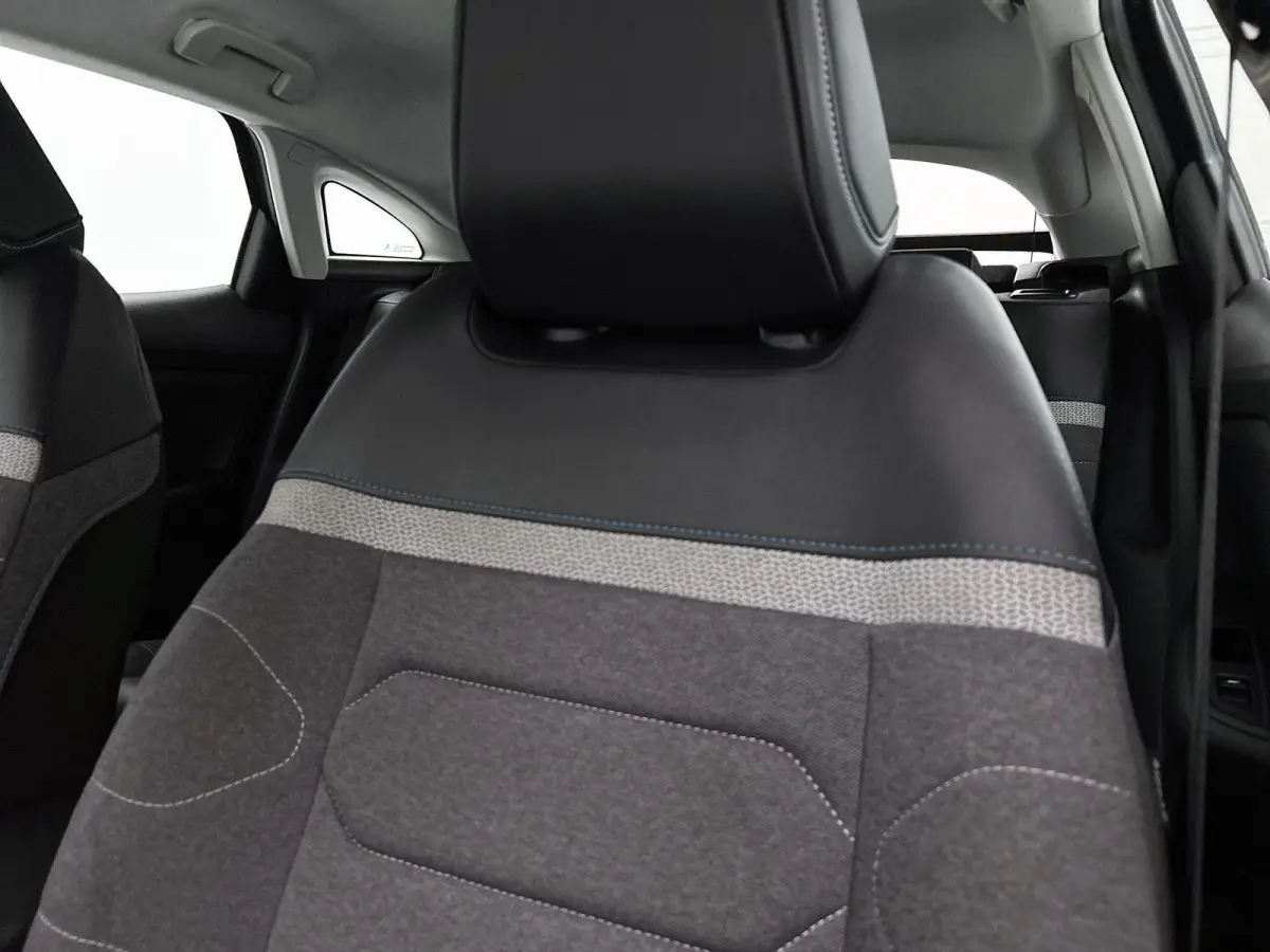 136pk Feel Pack 50 kWh Automaat | 1ste Eigenaar | Navigatie | Climate Control | Cruise Control | 18"LMV | Camera | Full-LED |