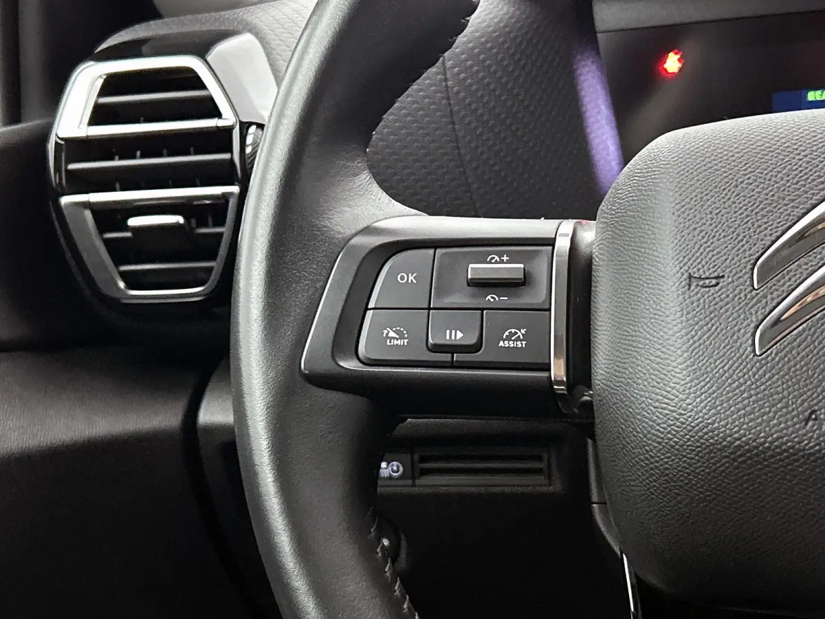 136pk Feel Pack 50 kWh Automaat | 1ste Eigenaar | Navigatie | Climate Control | Cruise Control | 18"LMV | Camera | Full-LED |