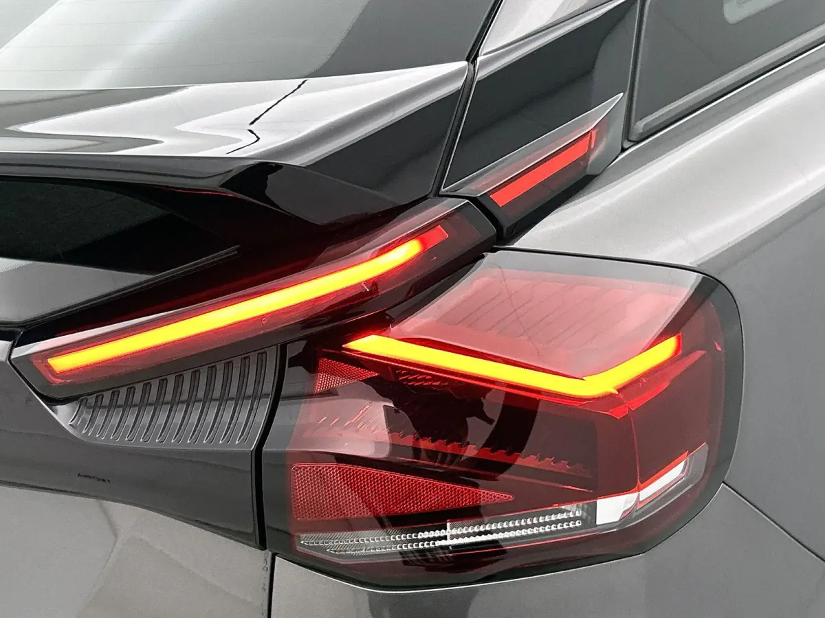 136pk Feel Pack 50 kWh Automaat | 1ste Eigenaar | Navigatie | Climate Control | Cruise Control | 18"LMV | Camera | Full-LED |