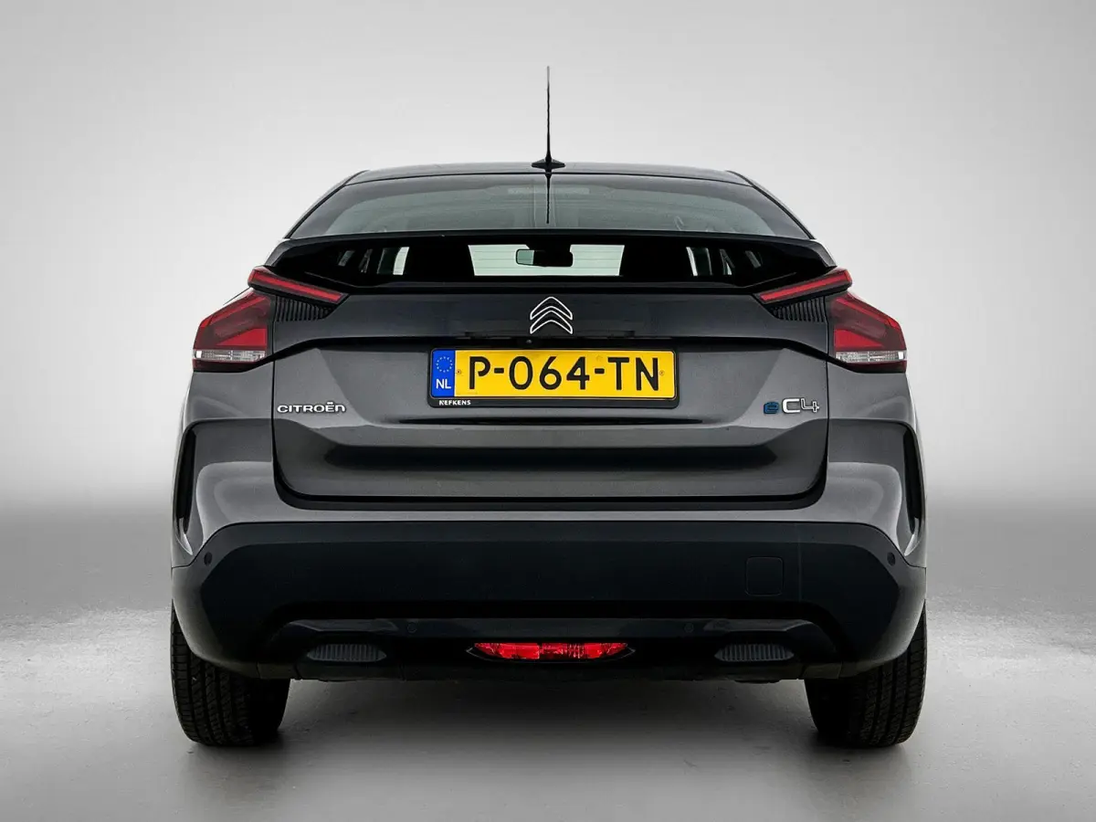 136pk Feel Pack 50 kWh Automaat | 1ste Eigenaar | Navigatie | Climate Control | Cruise Control | 18"LMV | Camera | Full-LED |