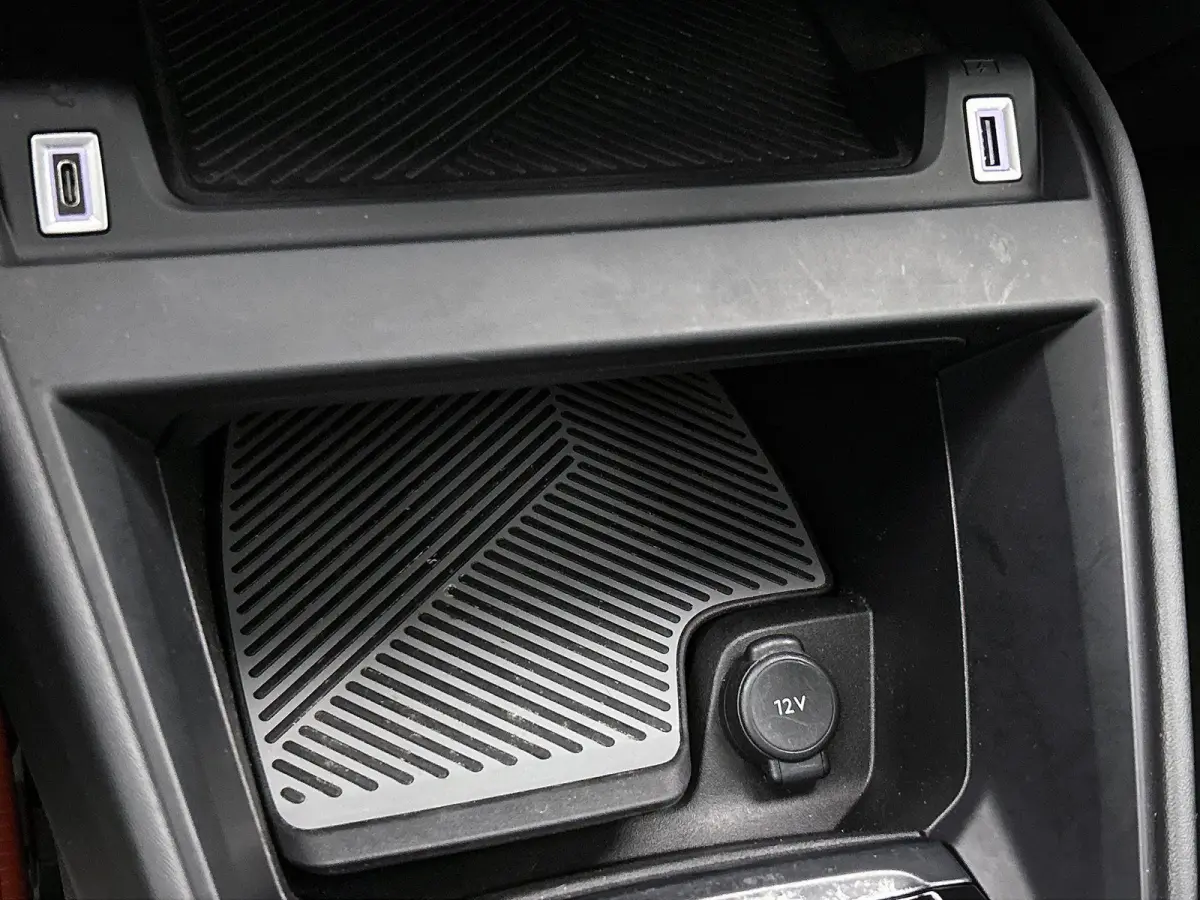 136pk Feel Pack 50 kWh Automaat | 1ste Eigenaar | Navigatie | Climate Control | Cruise Control | 18"LMV | Camera | Full-LED |
