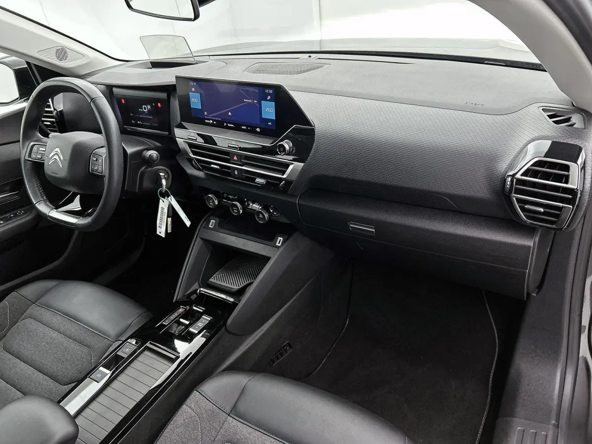 136pk Feel Pack 50 kWh Automaat | 1ste Eigenaar | Navigatie | Climate Control | Cruise Control | 18"LMV | Camera | Full-LED |