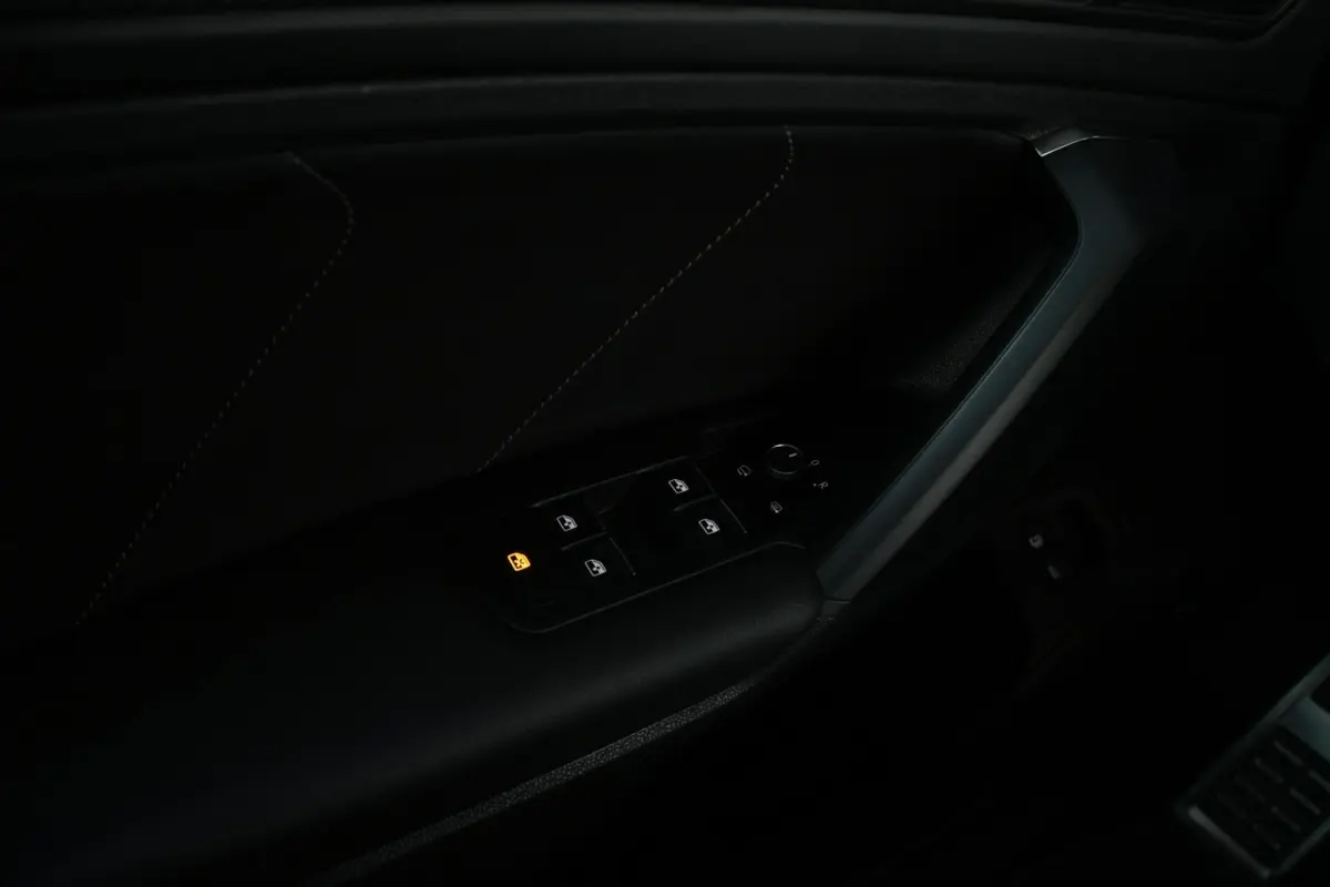 1.4 TSI eHybrid R-Line Business+ | SOH 96%