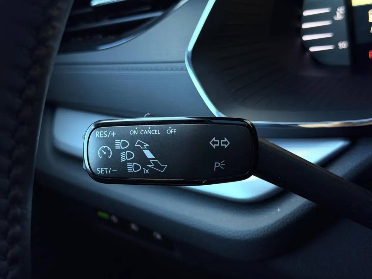 1.0 e-TSI DSG AUT. Sport Business Black edition | Carplay | Digi.Dash | Cruise | Navi | PDC