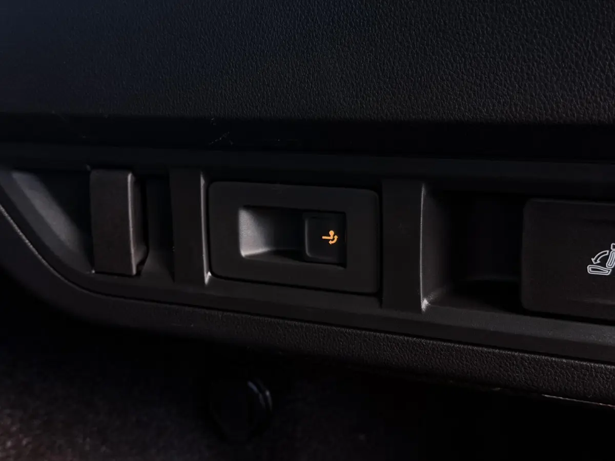 1.0 e-TSI DSG AUT. Sport Business Black edition | Carplay | Digi.Dash | Cruise | Navi | PDC