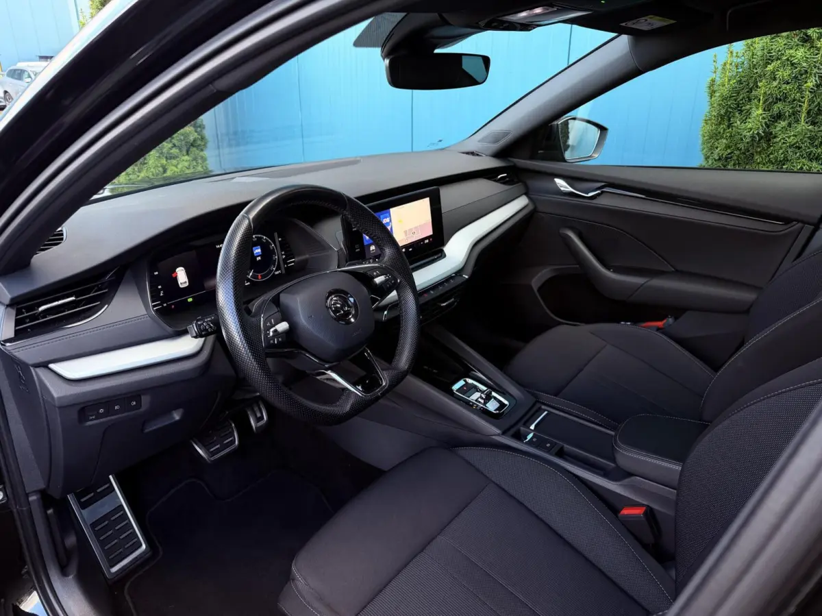 1.0 e-TSI DSG AUT. Sport Business Black edition | Carplay | Digi.Dash | Cruise | Navi | PDC