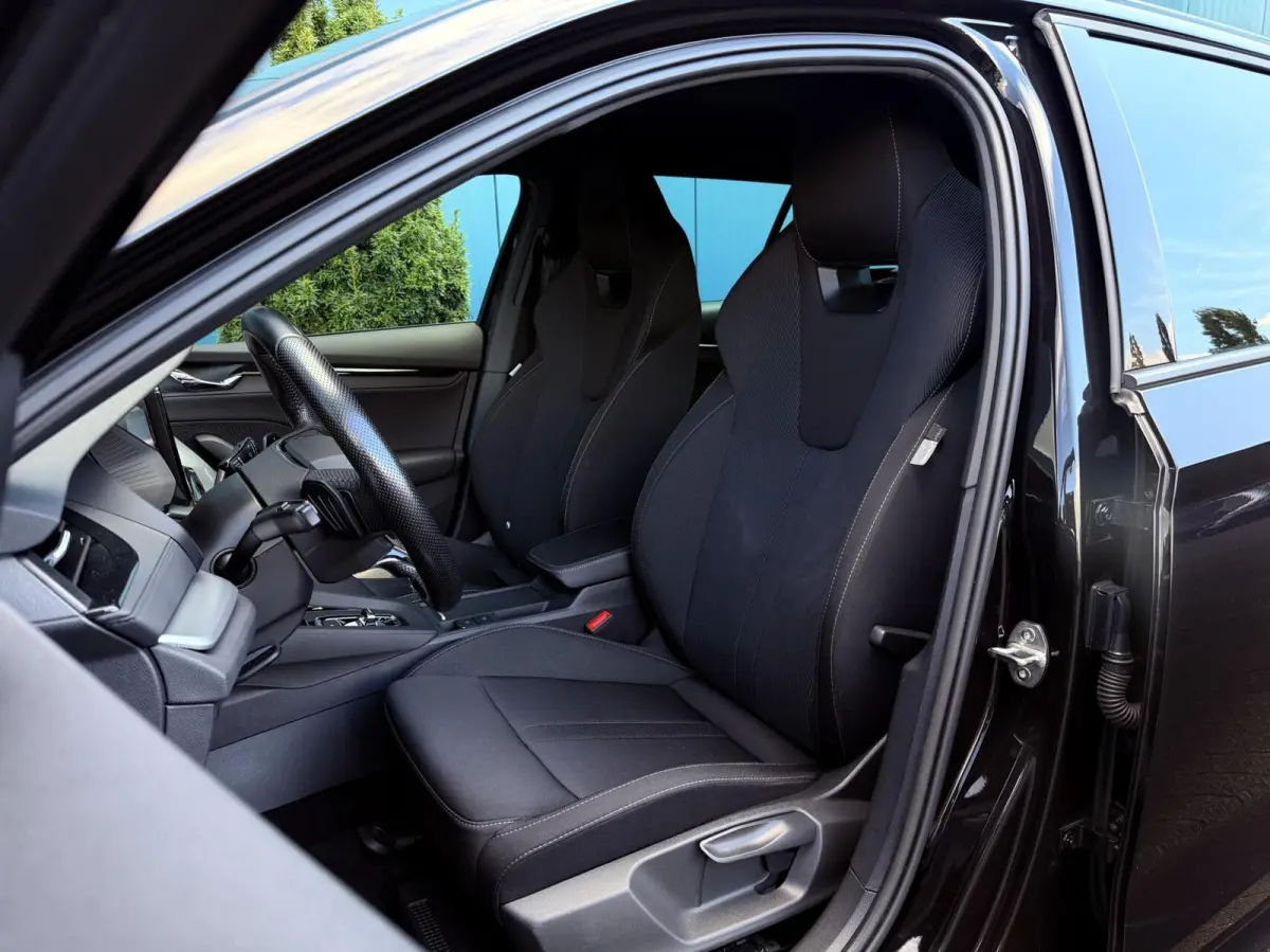 1.0 e-TSI DSG AUT. Sport Business Black edition | Carplay | Digi.Dash | Cruise | Navi | PDC
