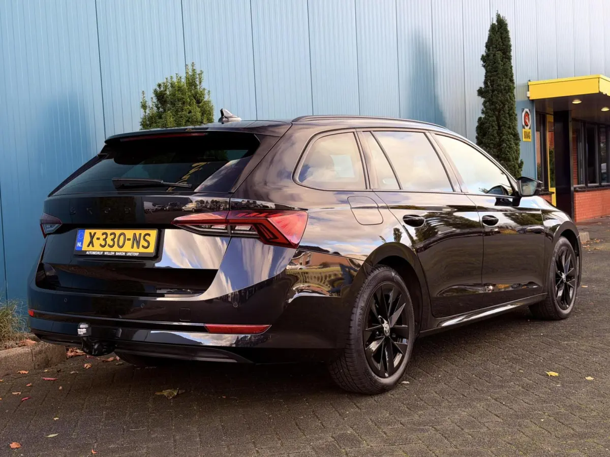 1.0 e-TSI DSG AUT. Sport Business Black edition | Carplay | Digi.Dash | Cruise | Navi | PDC