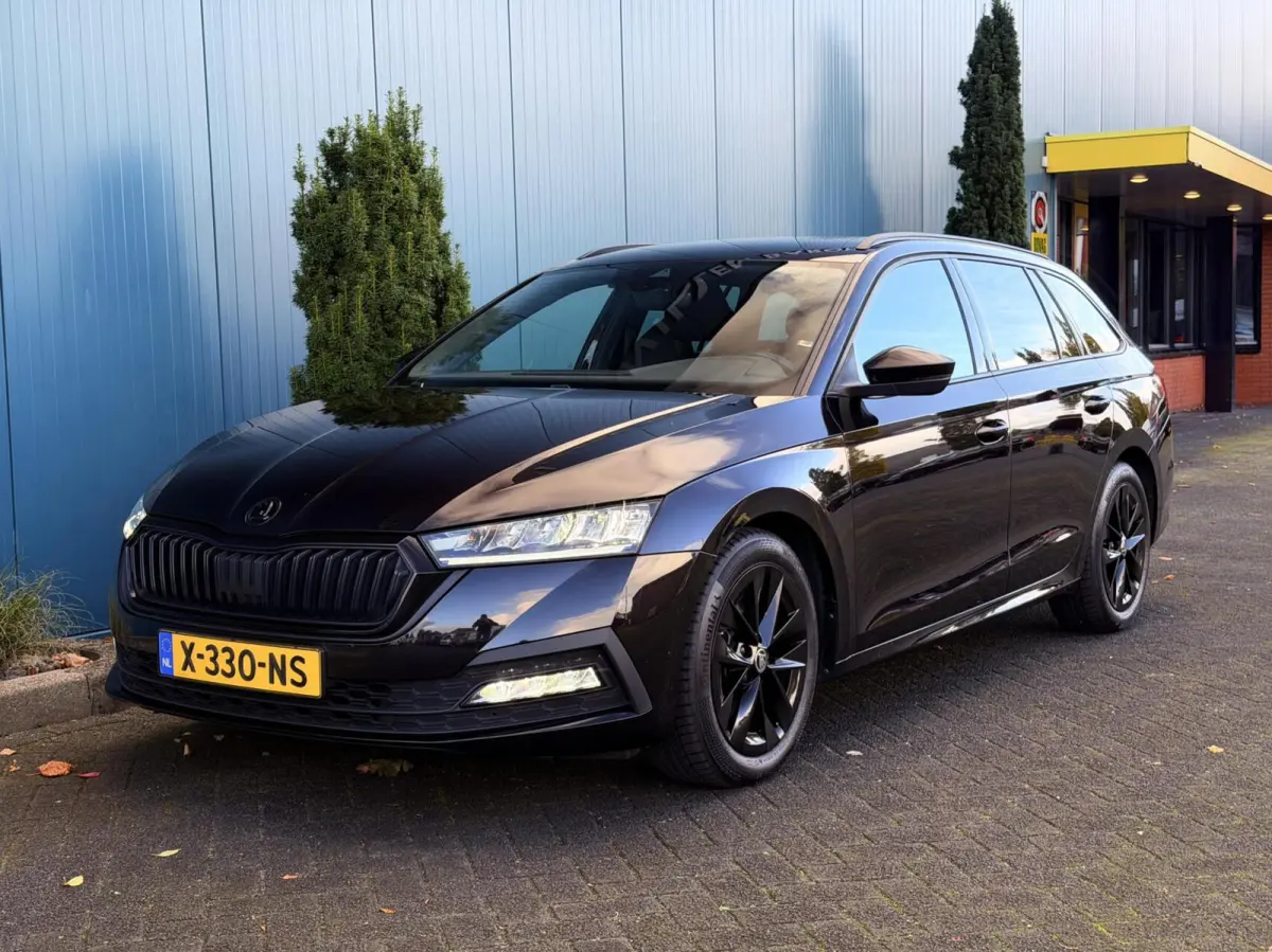 1.0 e-TSI DSG AUT. Sport Business Black edition | Carplay | Digi.Dash | Cruise | Navi | PDC