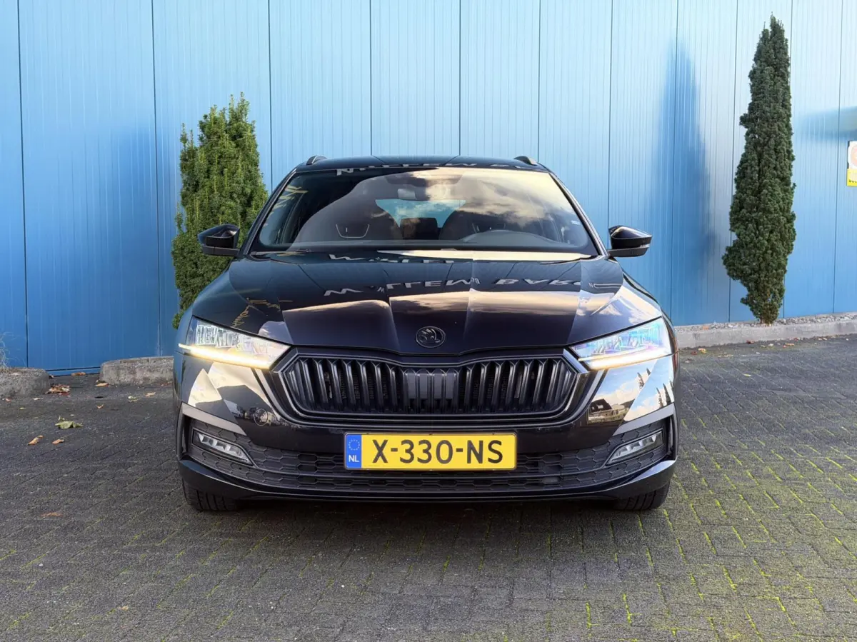1.0 e-TSI DSG AUT. Sport Business Black edition | Carplay | Digi.Dash | Cruise | Navi | PDC