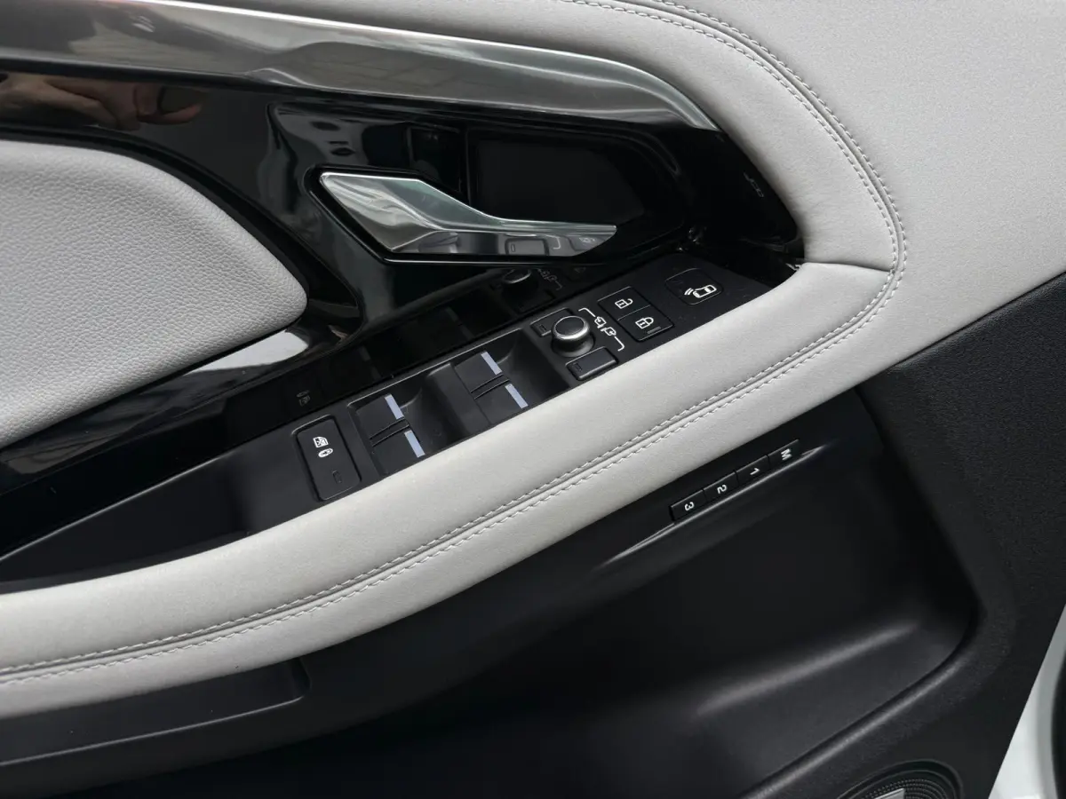 1.5 P300e AWD R-Dynamic HSE Panodak HUD Trekhaak Leder