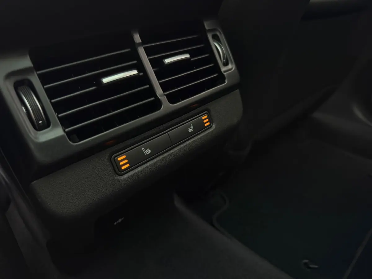 1.5 P300e AWD R-Dynamic HSE Panodak HUD Trekhaak Leder
