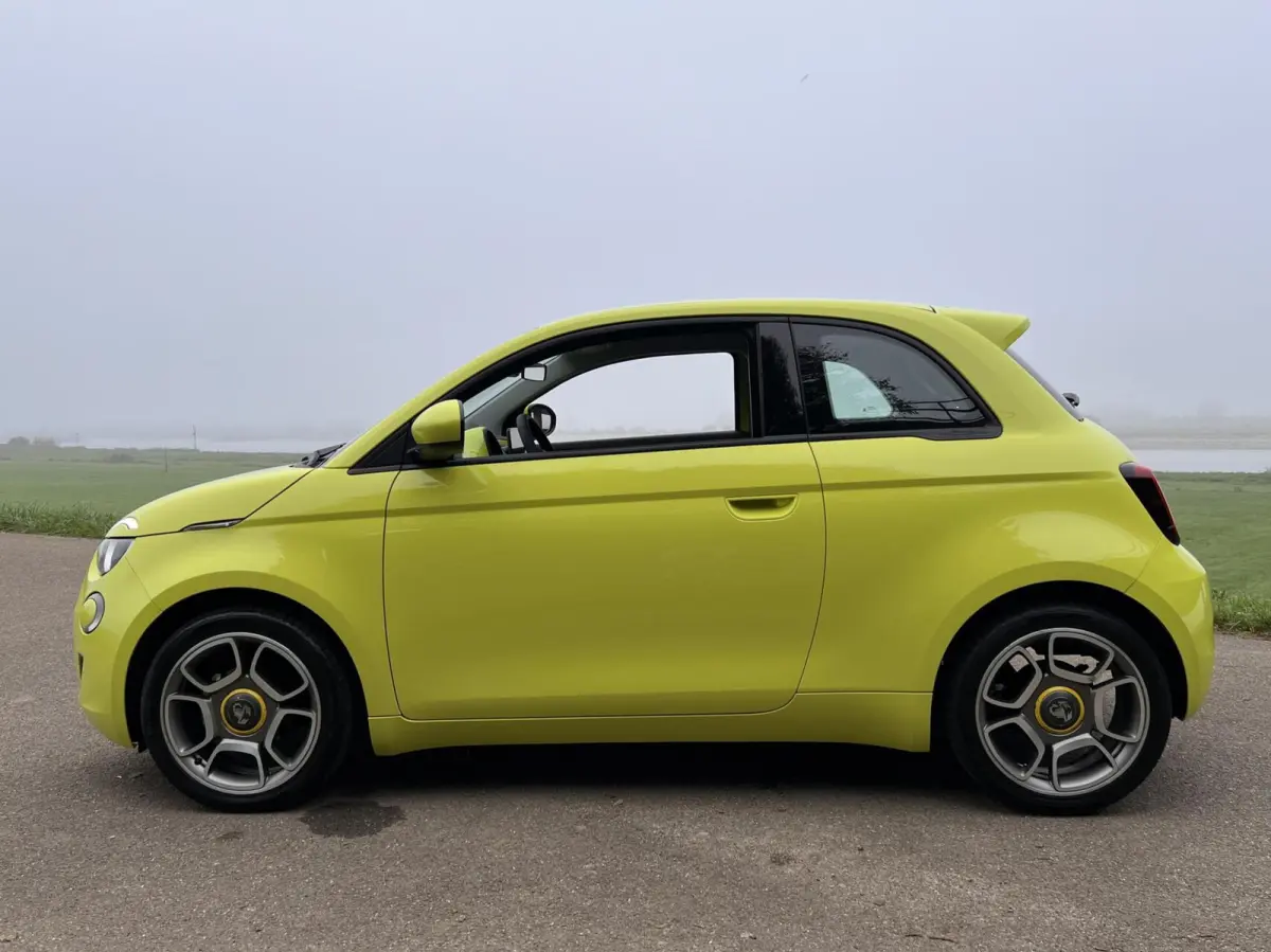 *Abarth 17” Mugello* 24 kWh / CarPlay / 4x Assist