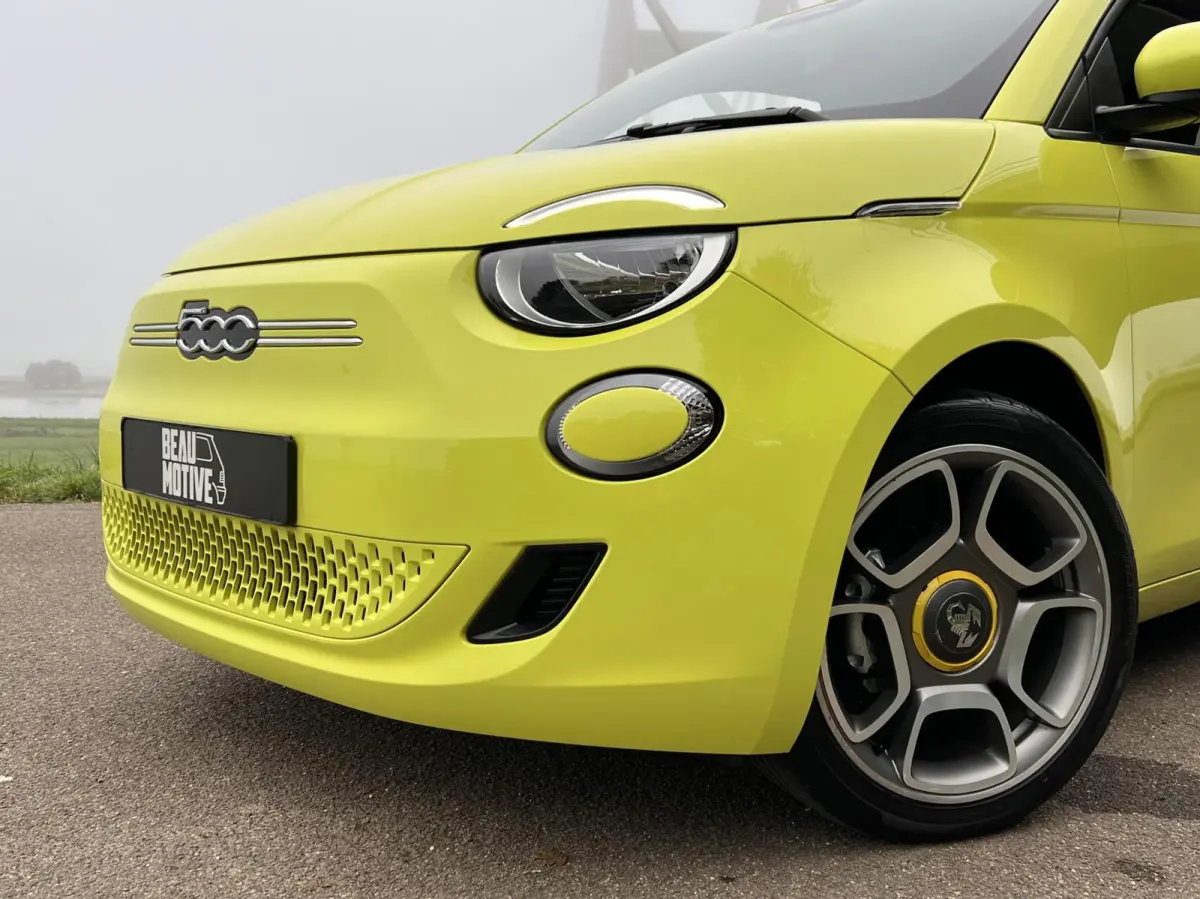 *Abarth 17” Mugello* 24 kWh / CarPlay / 4x Assist