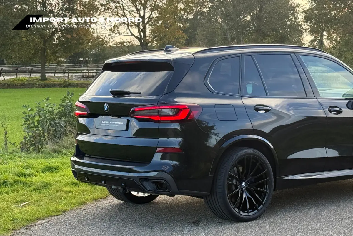 XDrive45e High Executive Pano Trekhaak Luchtvering Sfeerverlichting ACC Memory