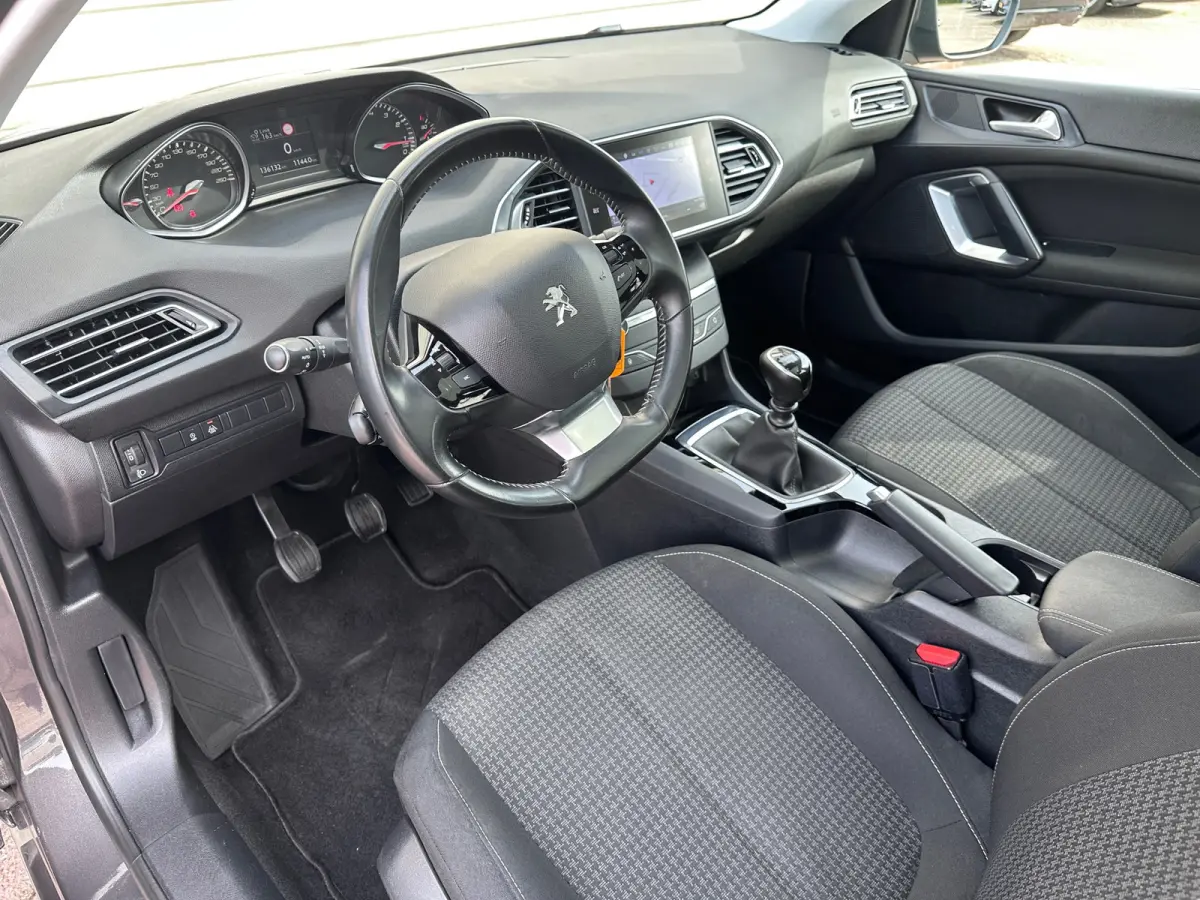 1.2 PureTech 110 pk Blue Lease Executive|Pano|Trekhaak