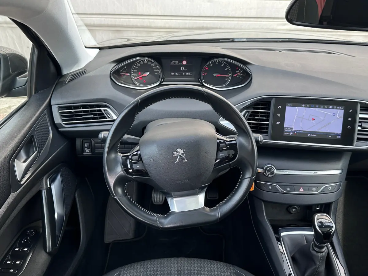 1.2 PureTech 110 pk Blue Lease Executive|Pano|Trekhaak