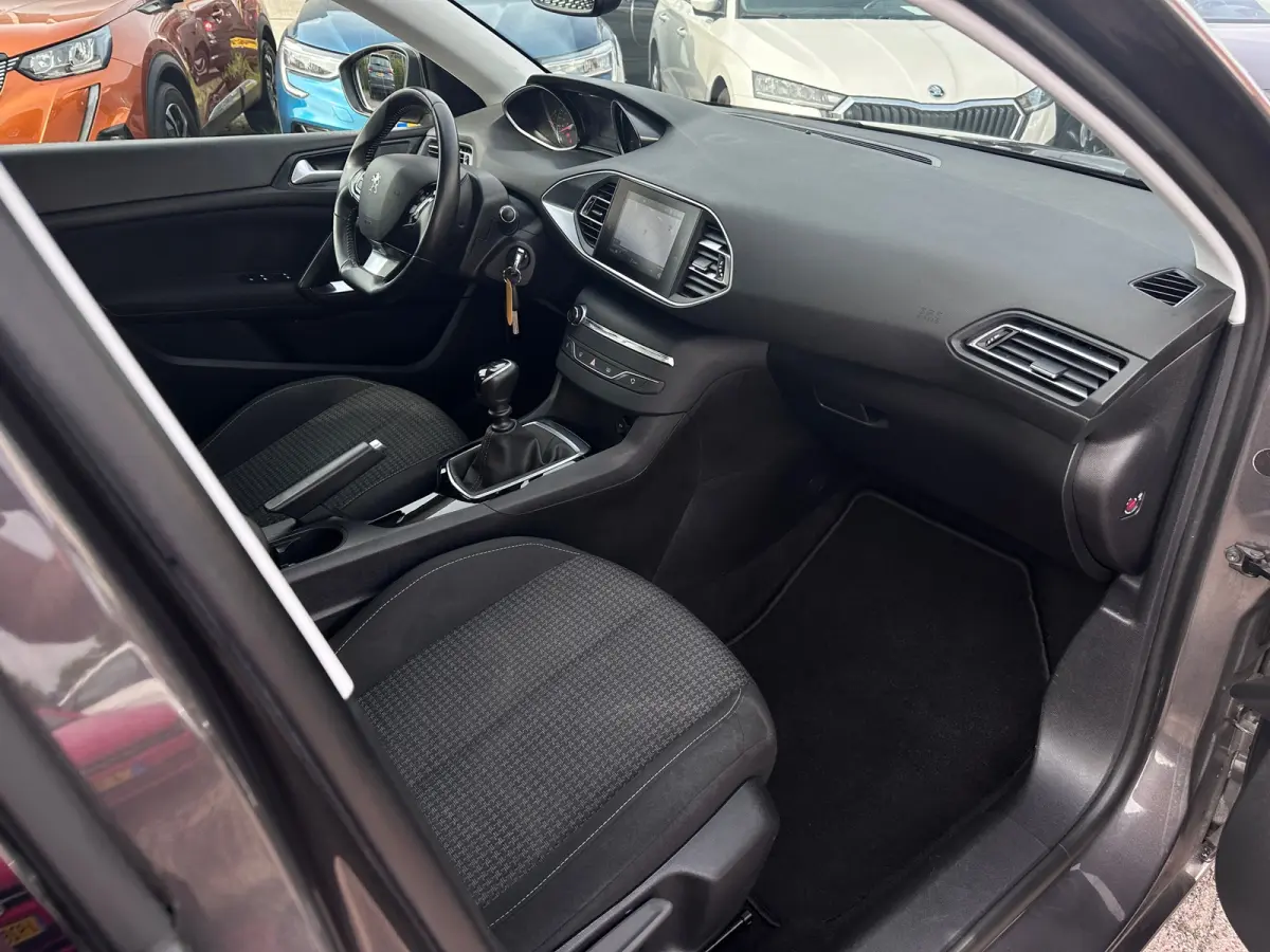 1.2 PureTech 110 pk Blue Lease Executive|Pano|Trekhaak