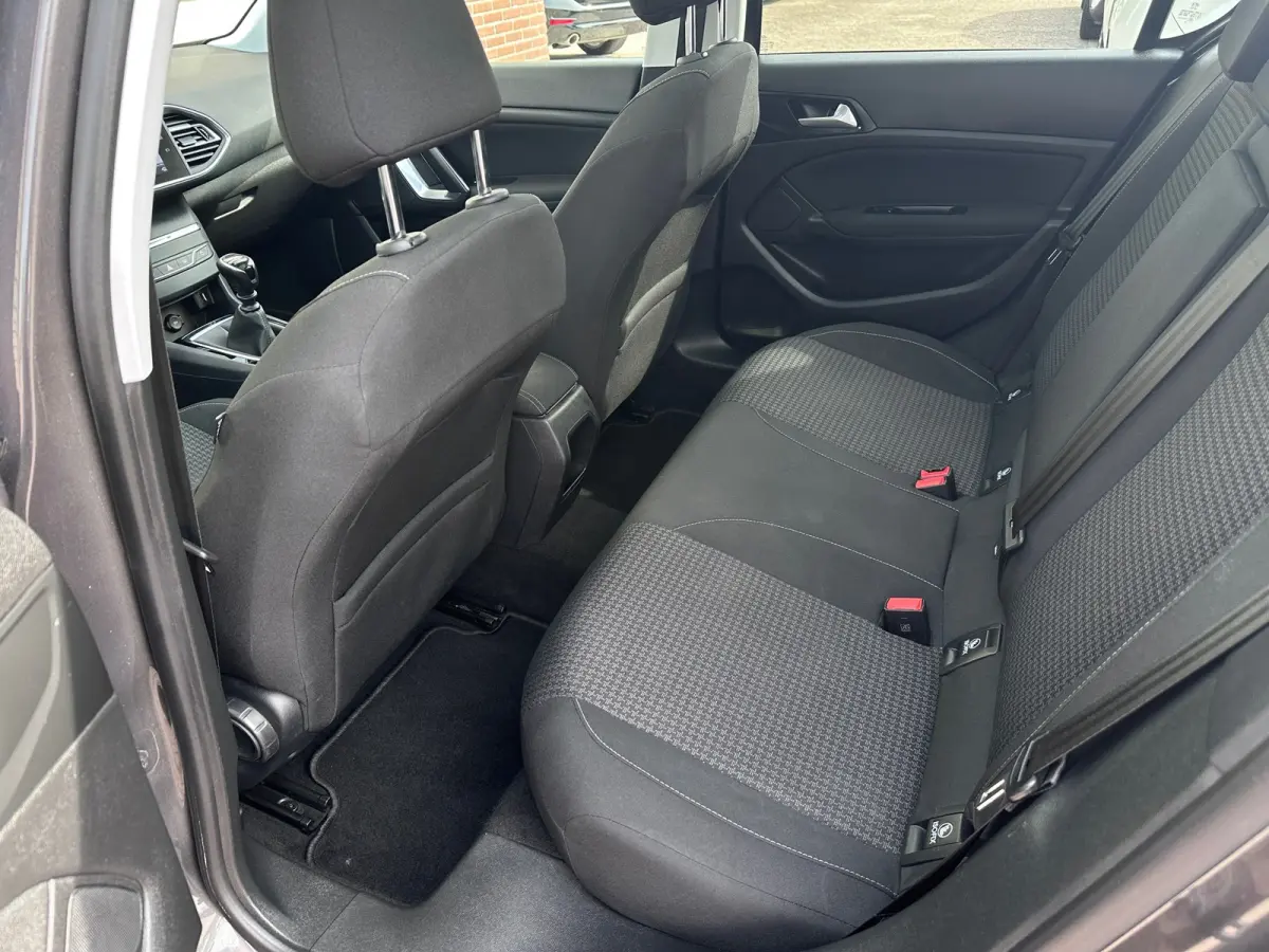 1.2 PureTech 110 pk Blue Lease Executive|Pano|Trekhaak