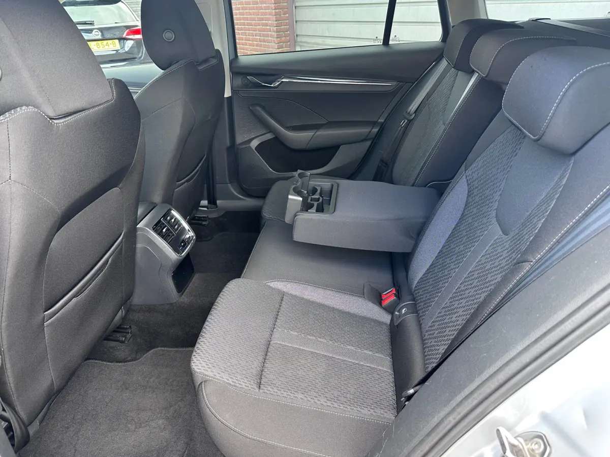1.5 e-TSI Business Edition Plus|Trekhaak|Adaptive Cruise Control|17" velgen