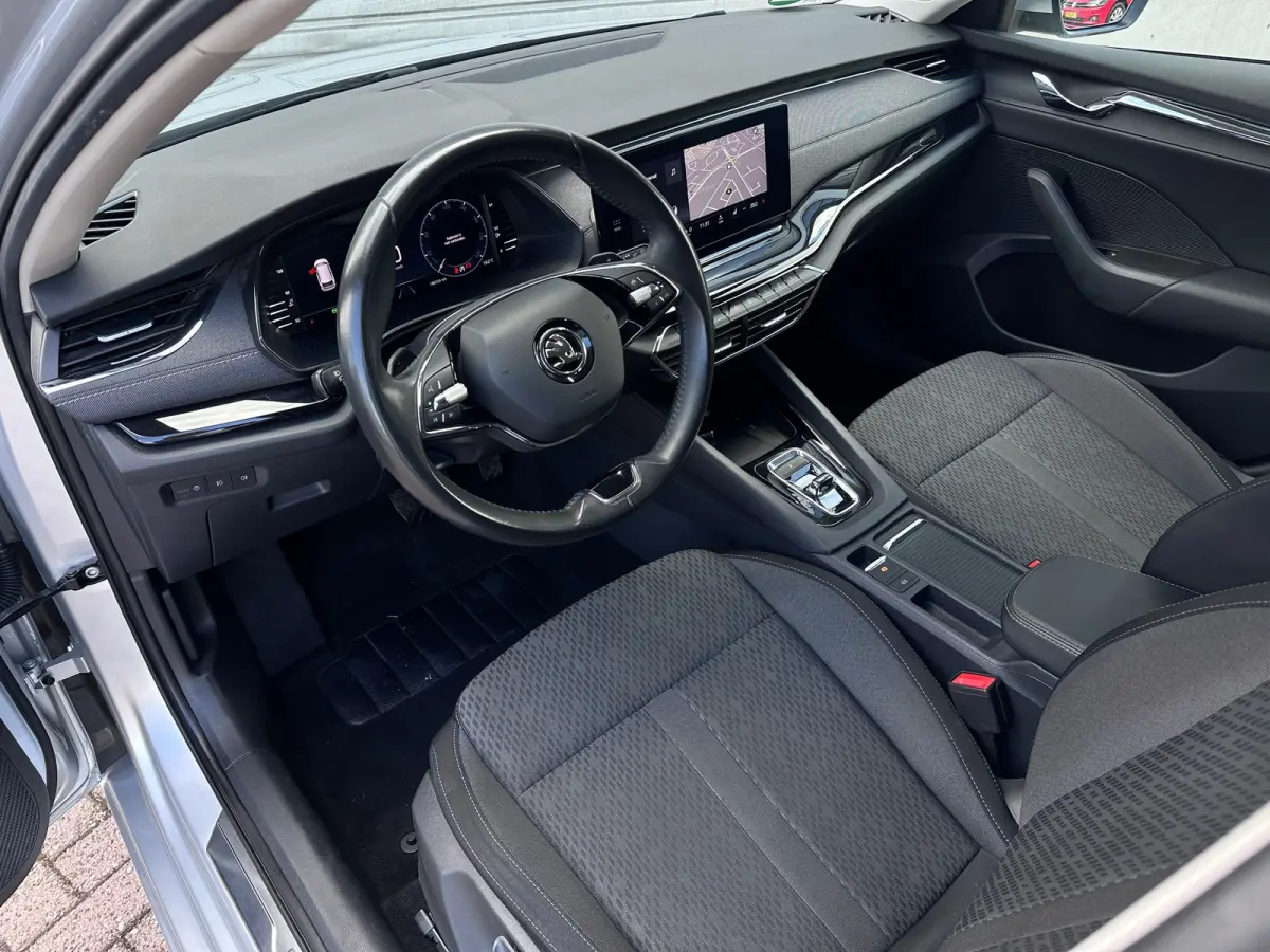 1.5 e-TSI Business Edition Plus|Trekhaak|Adaptive Cruise Control|17" velgen