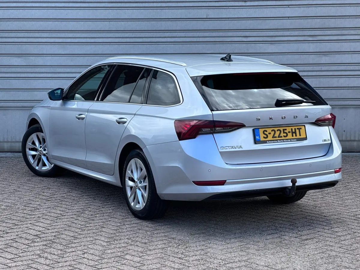 1.5 e-TSI Business Edition Plus|Trekhaak|Adaptive Cruise Control|17" velgen