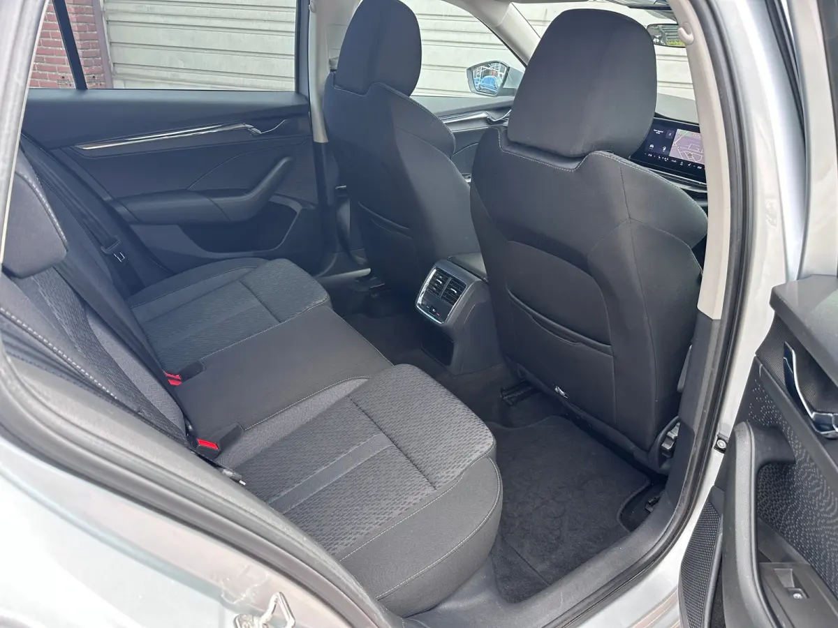 1.5 e-TSI Business Edition Plus|Trekhaak|Adaptive Cruise Control|17" velgen