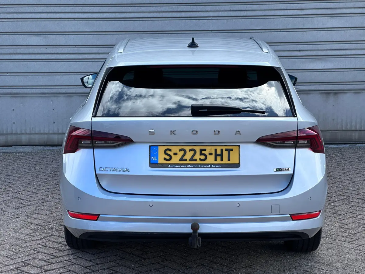 1.5 e-TSI Business Edition Plus|Trekhaak|Adaptive Cruise Control|17" velgen