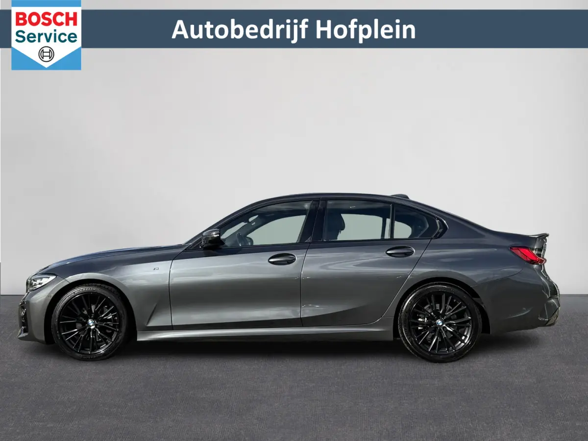 320i Executive Edition M-Sport |  LM-Velgen | Camera | Pano/Schuifdak | Carplay | Climatronic | Carbon delen | DEALER ONDERHOUDEN! | ( Vestiging - Vianen )