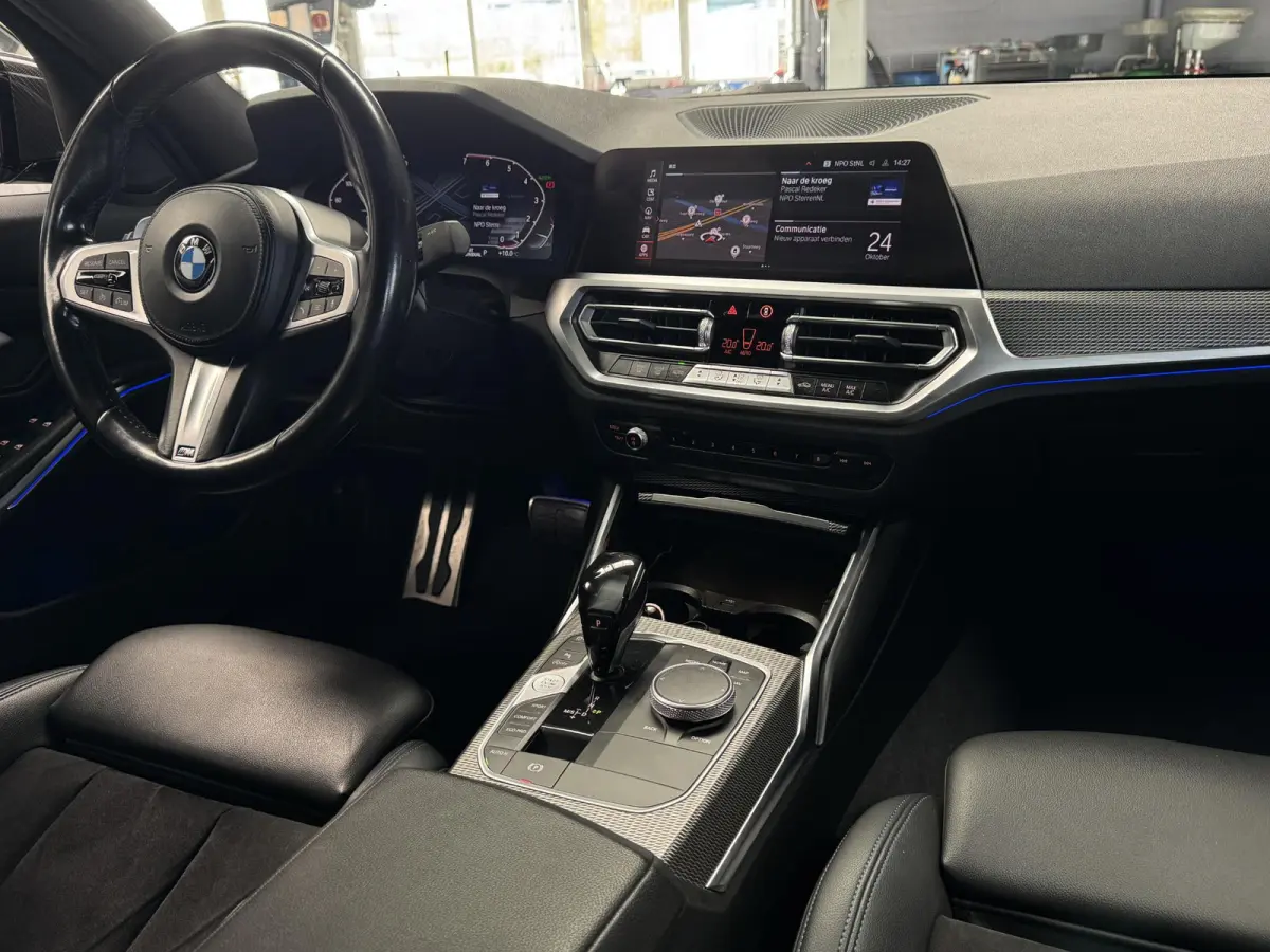 320i Executive Edition M-Sport |  LM-Velgen | Camera | Pano/Schuifdak | Carplay | Climatronic | Carbon delen | DEALER ONDERHOUDEN! | ( Vestiging - Vianen )