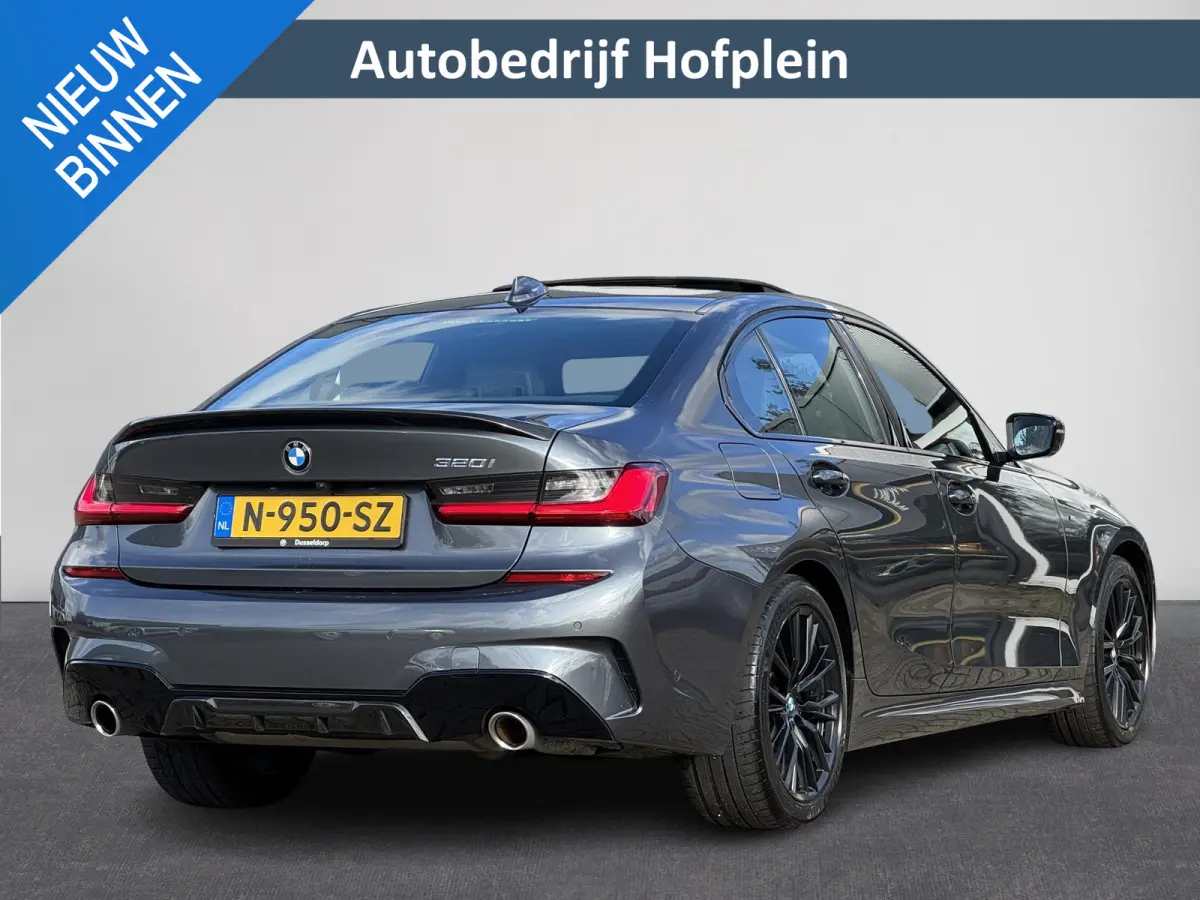 320i Executive Edition M-Sport |  LM-Velgen | Camera | Pano/Schuifdak | Carplay | Climatronic | Carbon delen | DEALER ONDERHOUDEN! | ( Vestiging - Vianen )