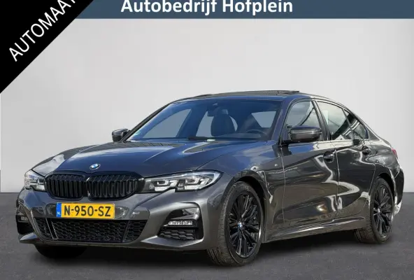320i Executive Edition M-Sport |  LM-Velgen | Camera | Pano/Schuifdak | Carplay | Climatronic | Carbon delen | DEALER ONDERHOUDEN! | ( Vestiging - Vianen )