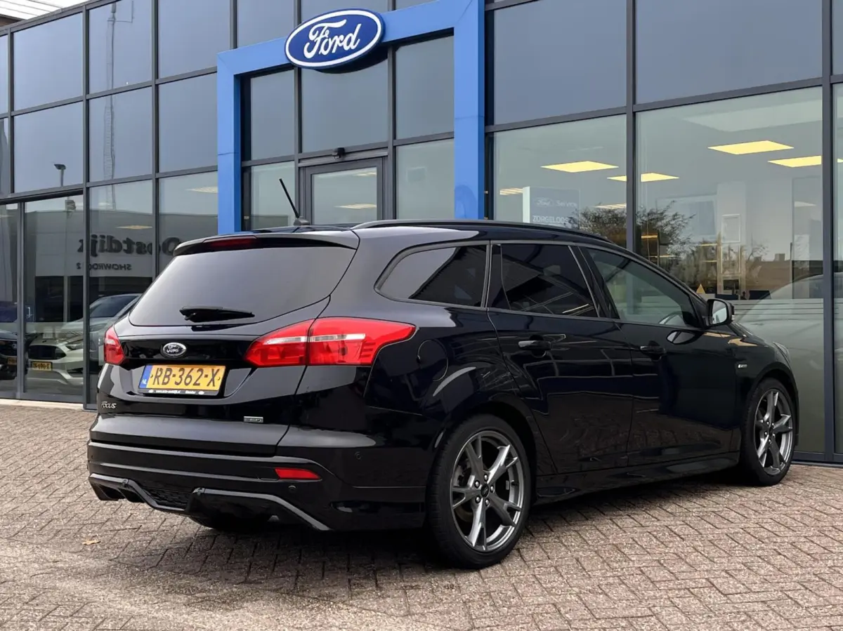 1.0 ST-Line 125PK NIEUWE DISTRIBUTIERIEM!! Cruise Navi Parkeersensoren Carplay Climate 18'' Velgen Privacy Glass *Dealer Onderhouden*