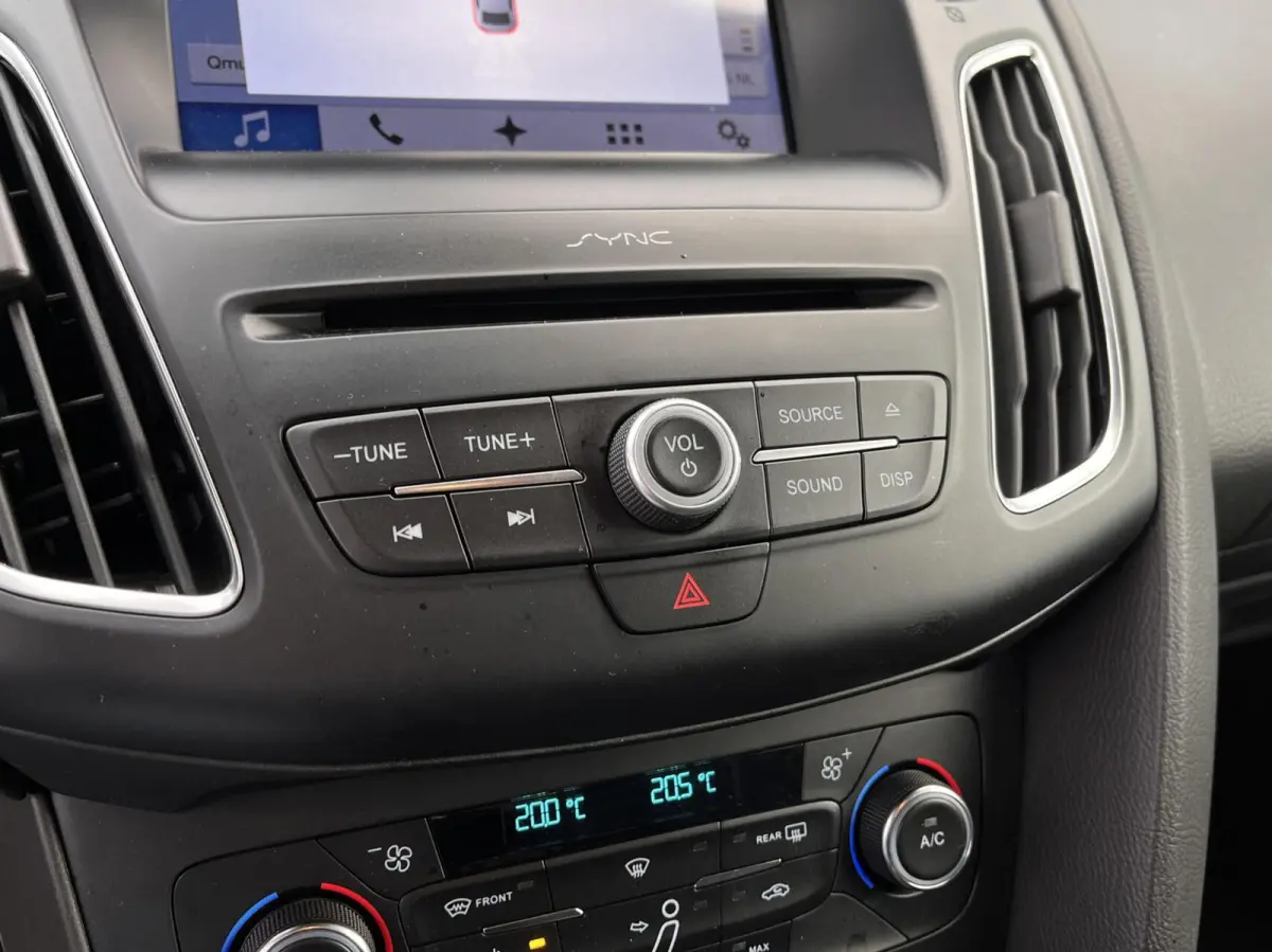 1.0 ST-Line 125PK NIEUWE DISTRIBUTIERIEM!! Cruise Navi Parkeersensoren Carplay Climate 18'' Velgen Privacy Glass *Dealer Onderhouden*