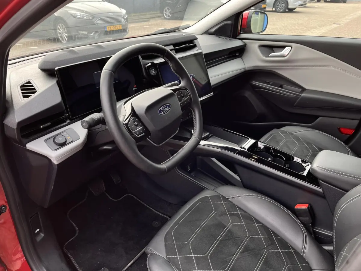 Premium 44 kWh 169PK Winterpack Matrix-LED Elek. Achterklep Camera B&O Keyless Climate Privacy Glass *Nieuwstaat*
