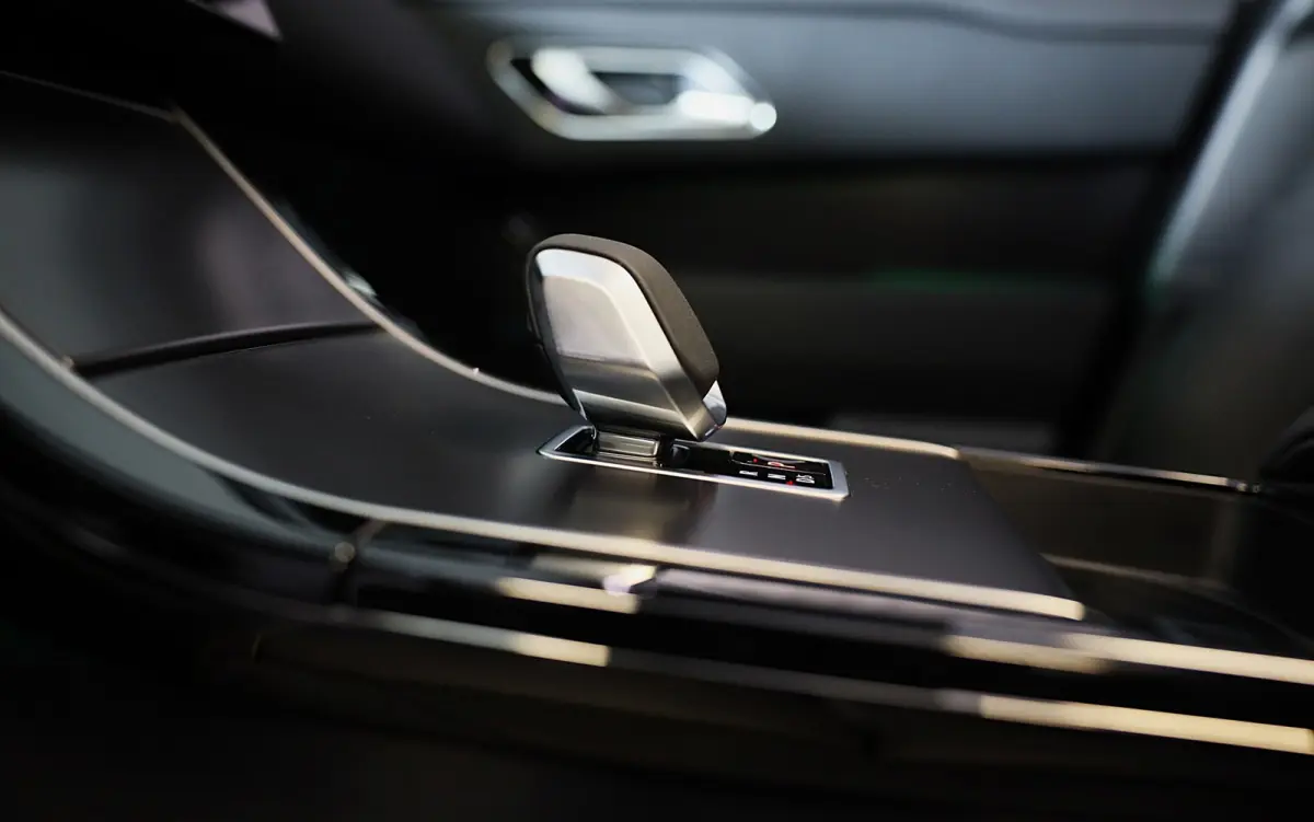 2.0 P400e R-Dynamic HSE / Acc / Lane Assist / Dode Hoek / 360 Camera / Memory / Meridian / Leder
