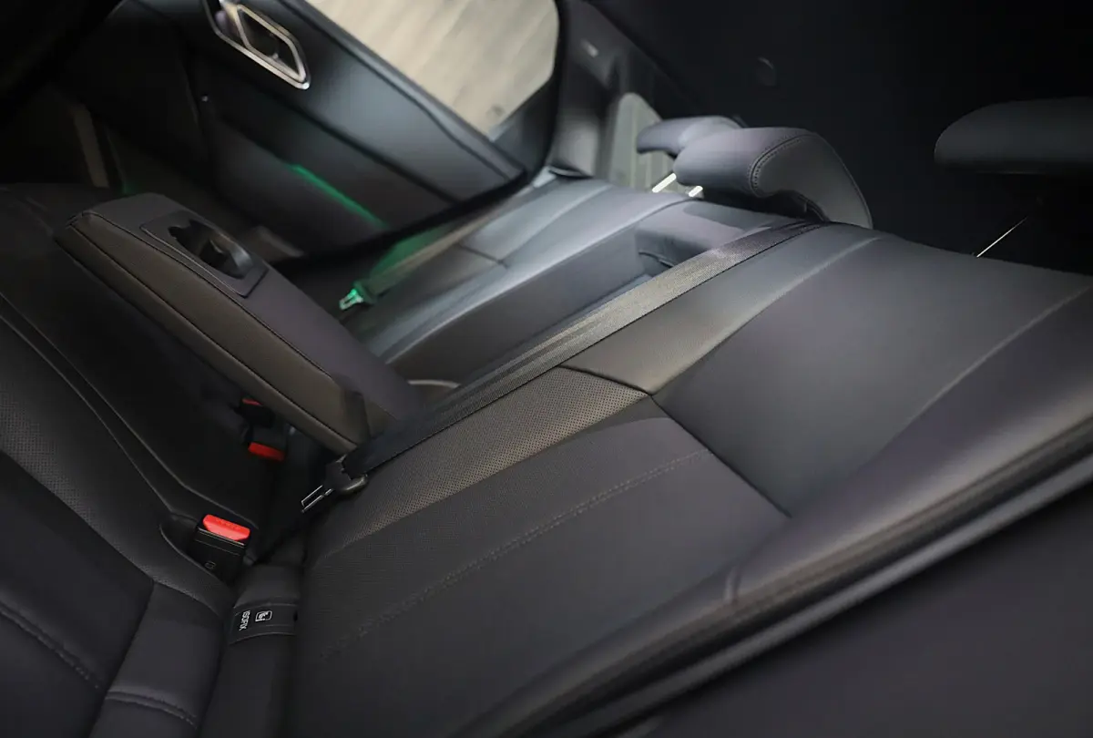 2.0 P400e R-Dynamic HSE / Acc / Lane Assist / Dode Hoek / 360 Camera / Memory / Meridian / Leder