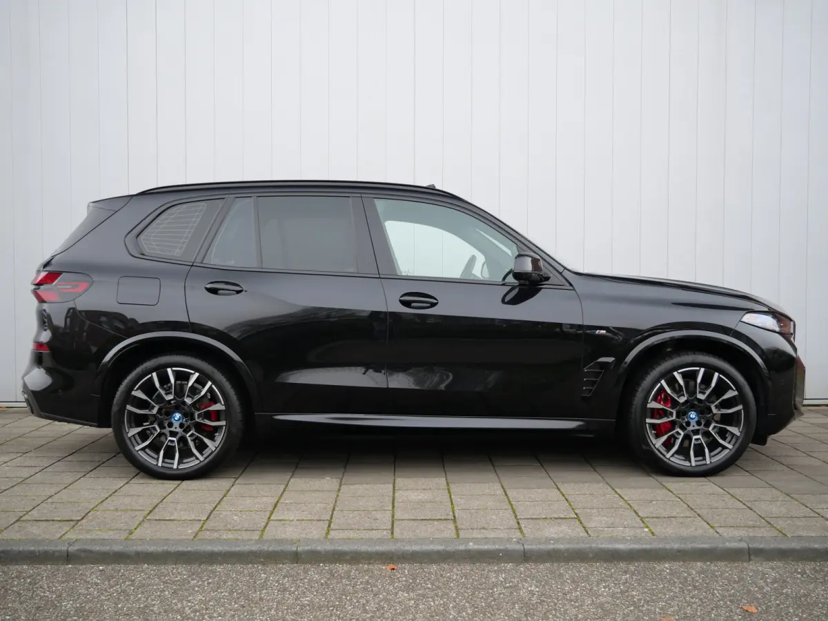 xDrive50e 490 Pk Automaat M-pakket / Leer / Pano-dak / Trekhaak / Camera's / DAB